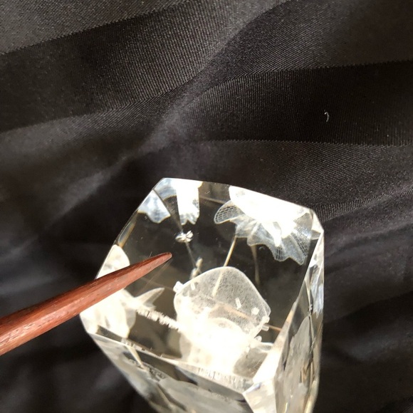 Betty Boop Crystal Etched Paperweight - Picture 8 of 11